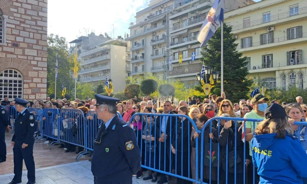 Θεσσαλονίκη: Κοσμοσυρροή στον Ιερό Ναό του Αγ. Δημητρίου για τη διπλή γιορτή της συμπρωτεύουσας (Βίντεο-Εικόνες)